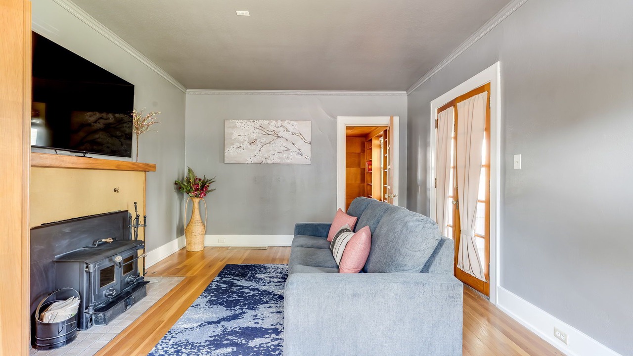 Photo of Livingroom in College Hill