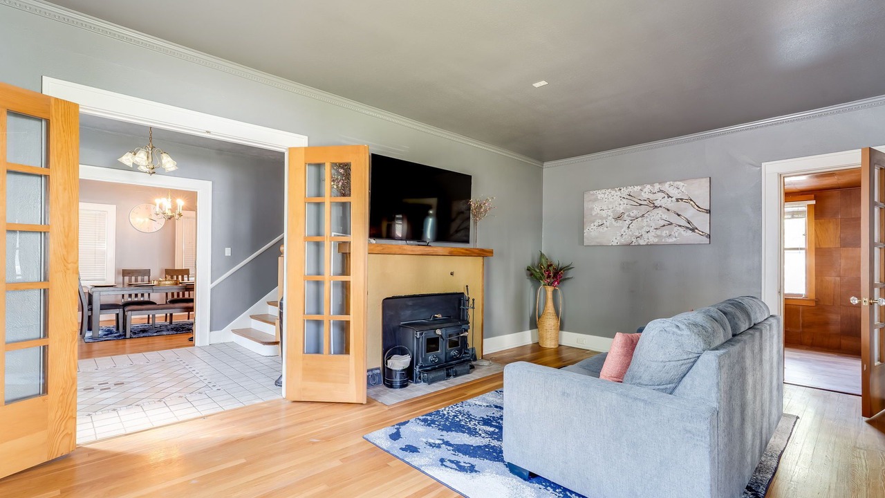 Photo of Livingroom in College Hill