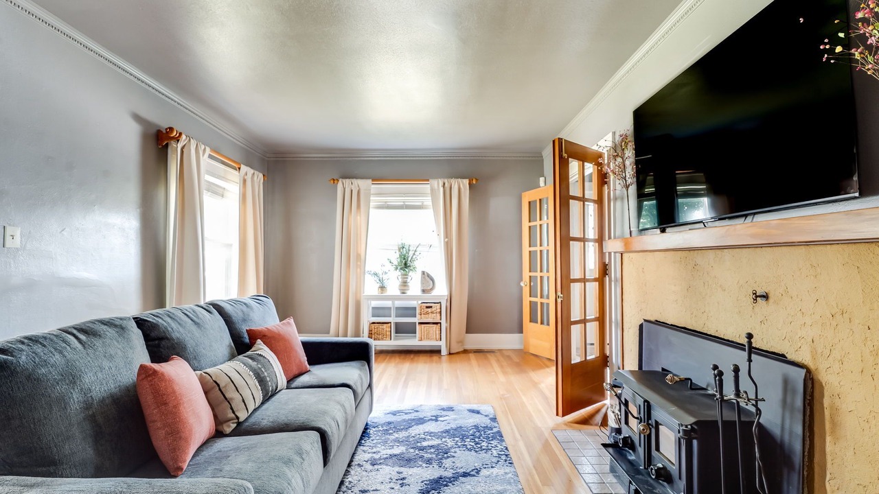 Photo of Livingroom in College Hill