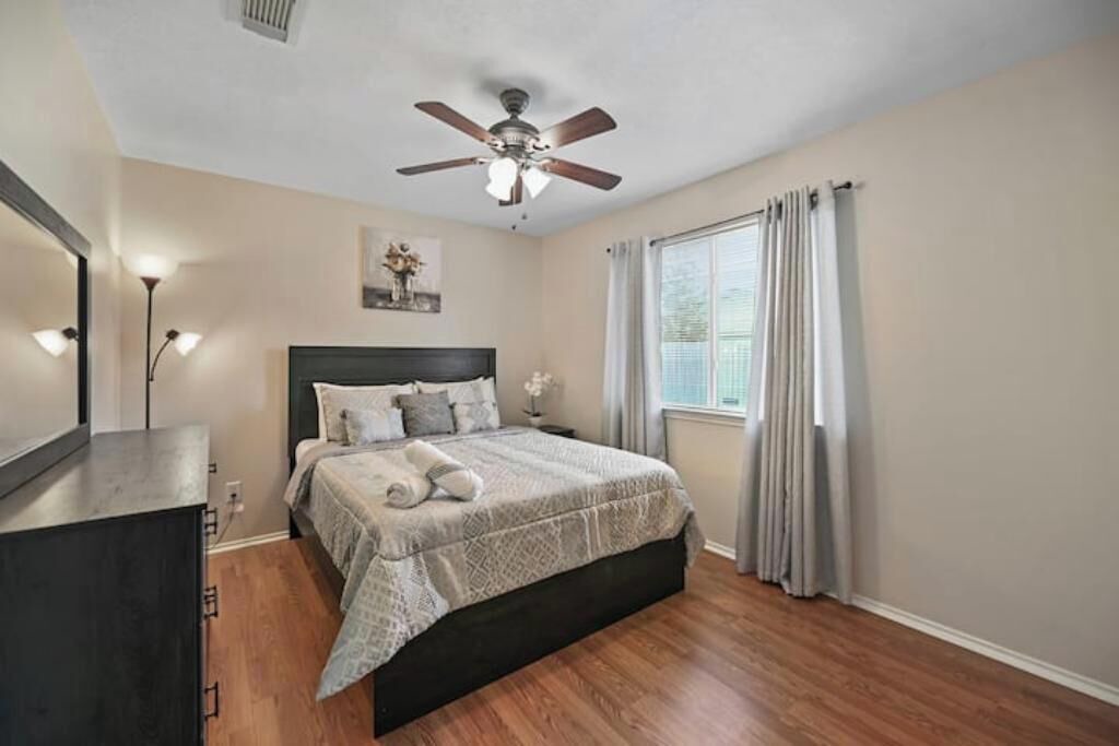 Photo of Bedroom in Humble