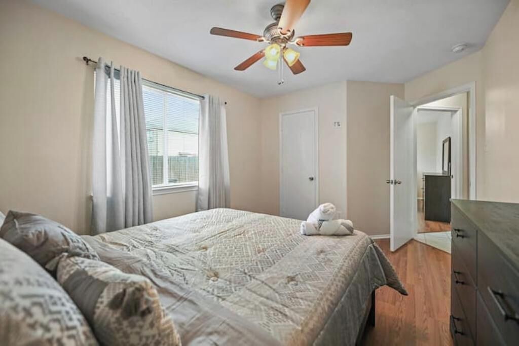 Photo of Bedroom in Humble
