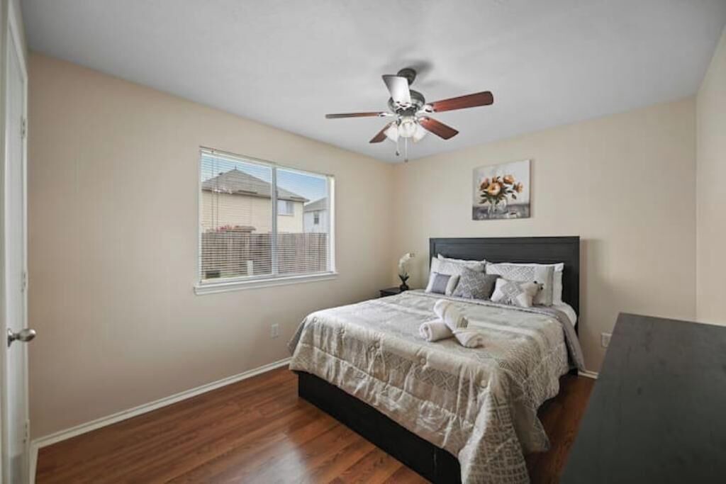 Photo of Bedroom in Humble