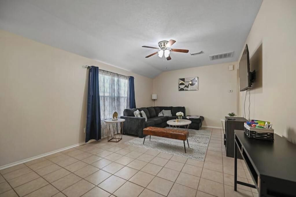 Photo of Livingroom in Humble