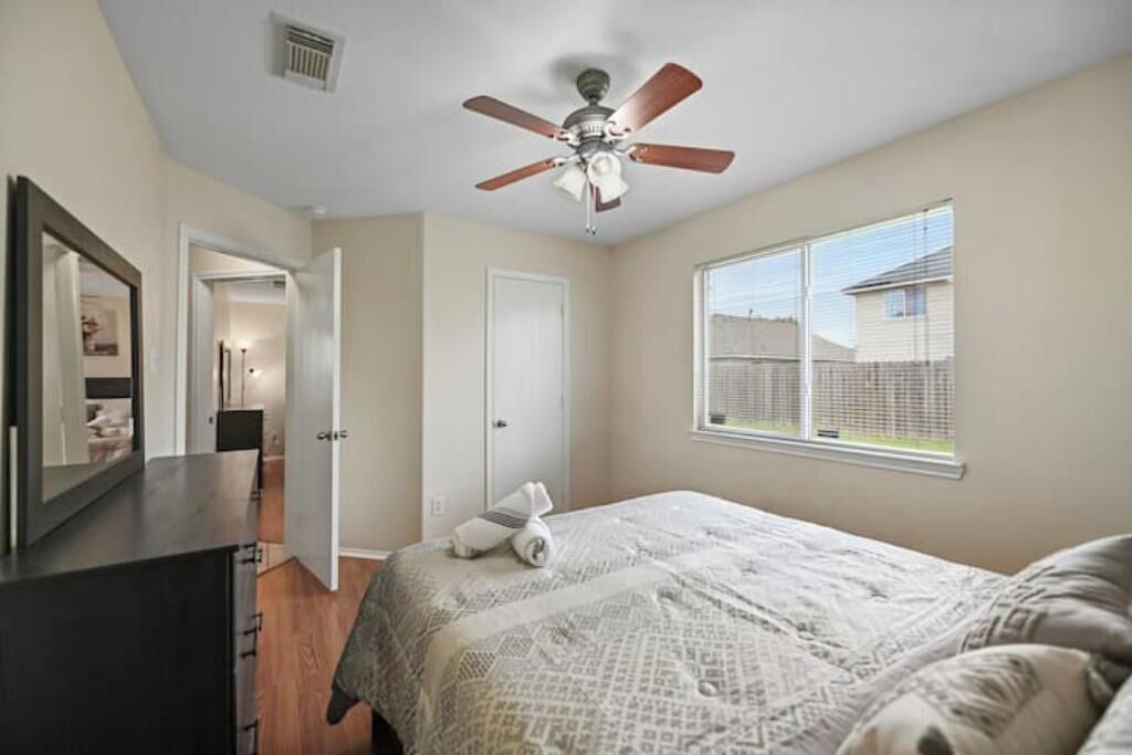Photo of Bedroom in Humble