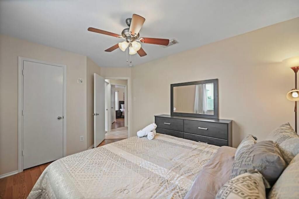 Photo of Bedroom in Humble