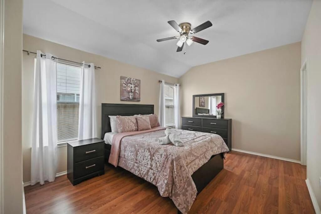 Photo of Bedroom in Humble