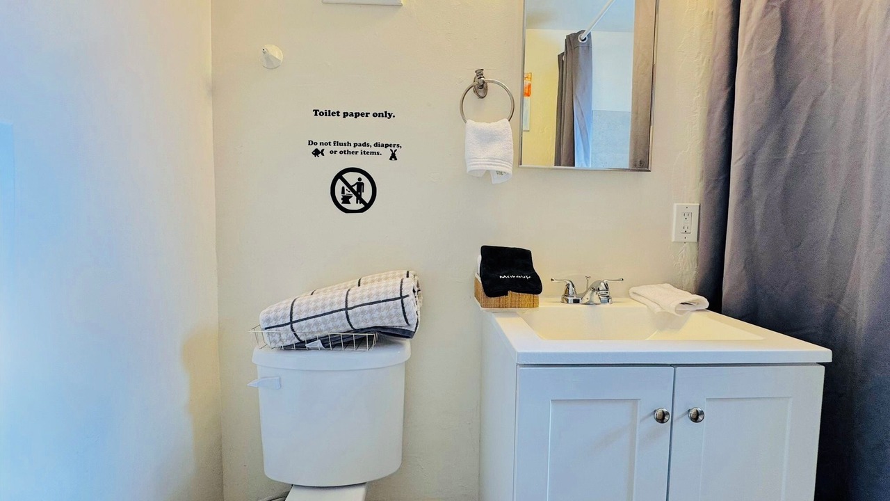 Photo of Bathroom in Oleander - Sunset