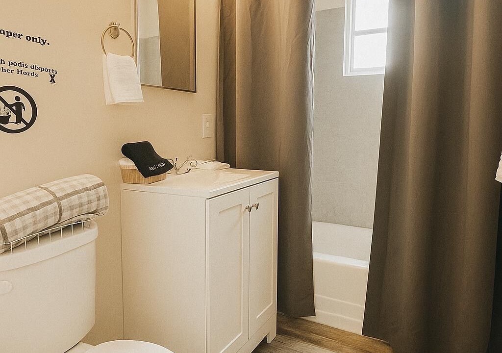 Photo of Bathroom in Oleander - Sunset