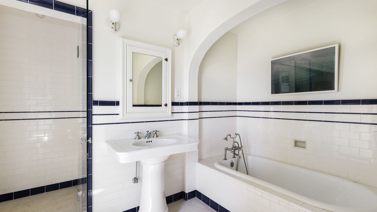 Photo of Bathroom in Los Feliz