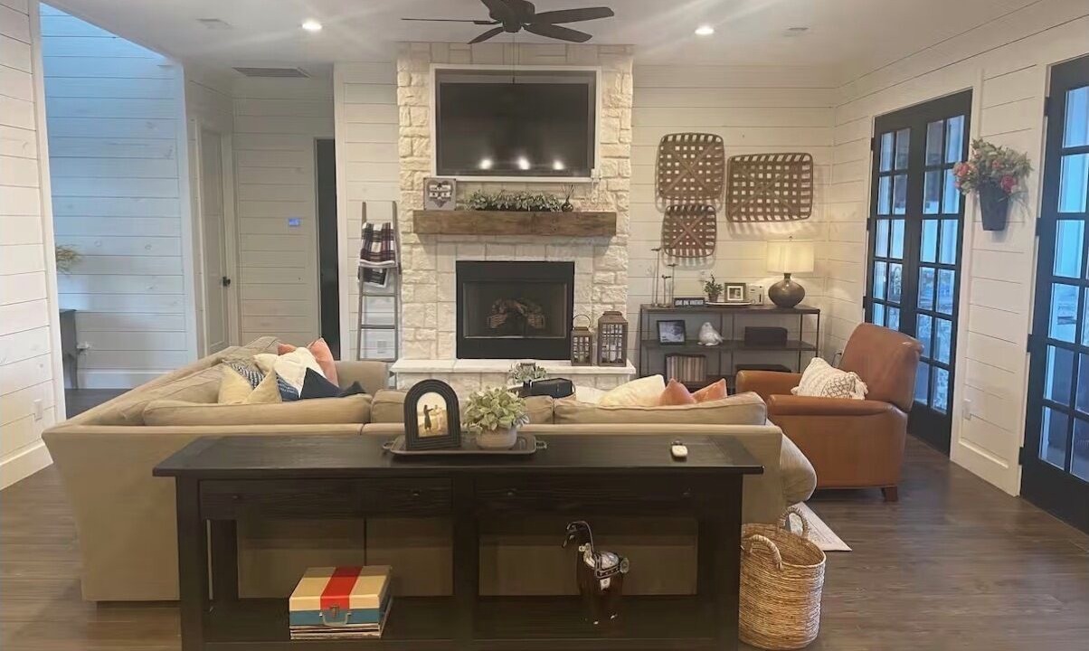 Photo of Livingroom in Sealy