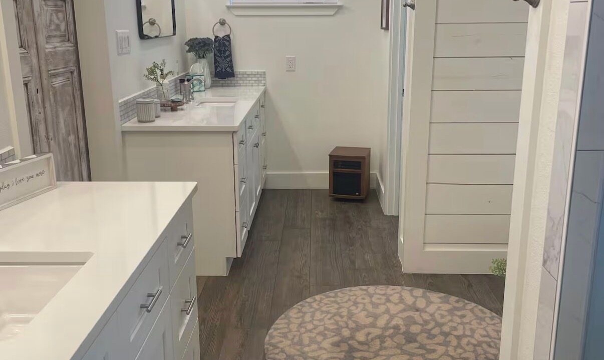 Photo of Bathroom in Sealy
