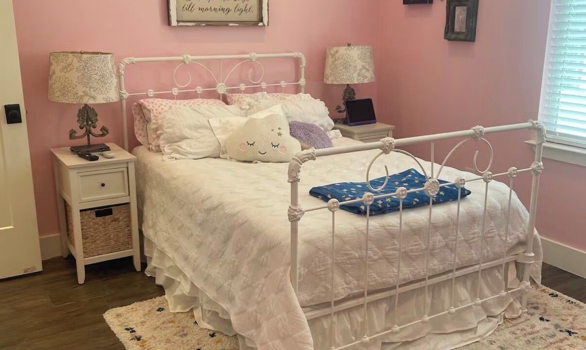 Photo of Bedroom in Sealy