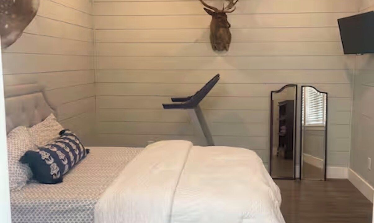 Photo of Bedroom in Sealy