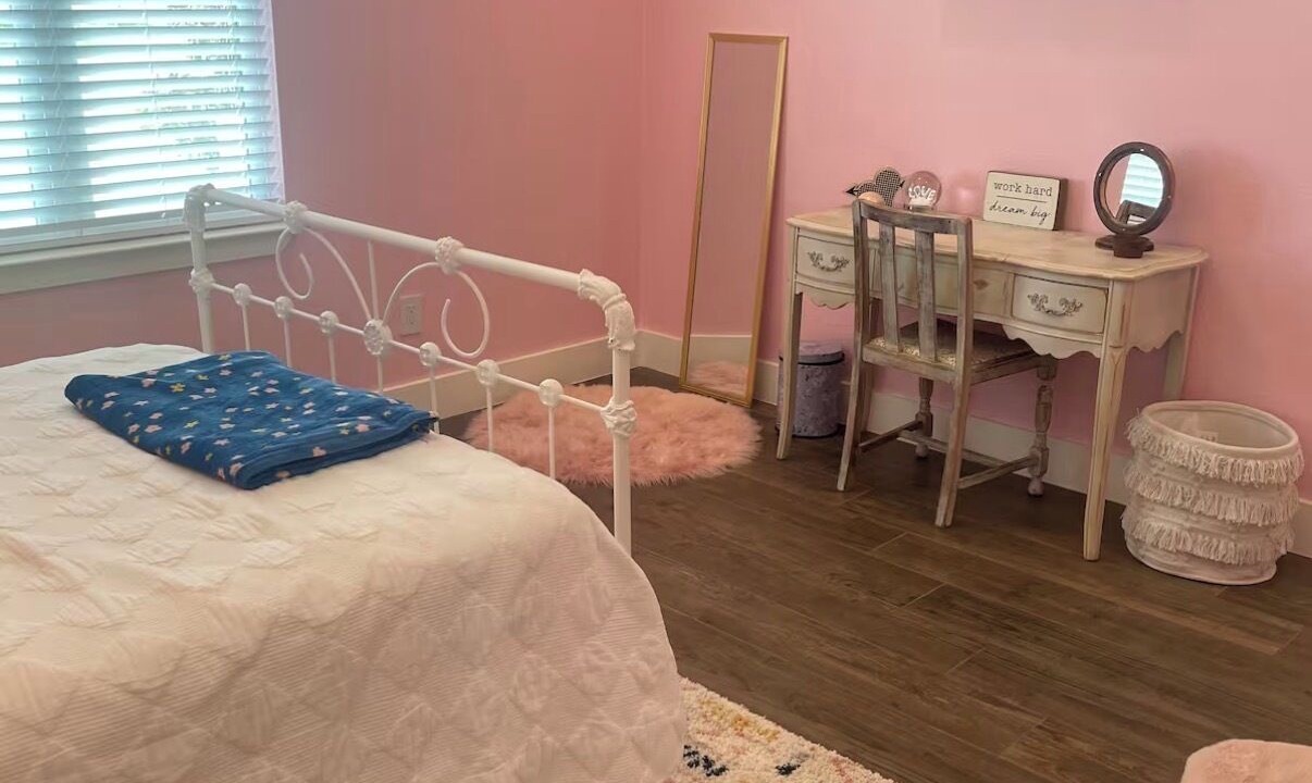 Photo of Bedroom in Sealy