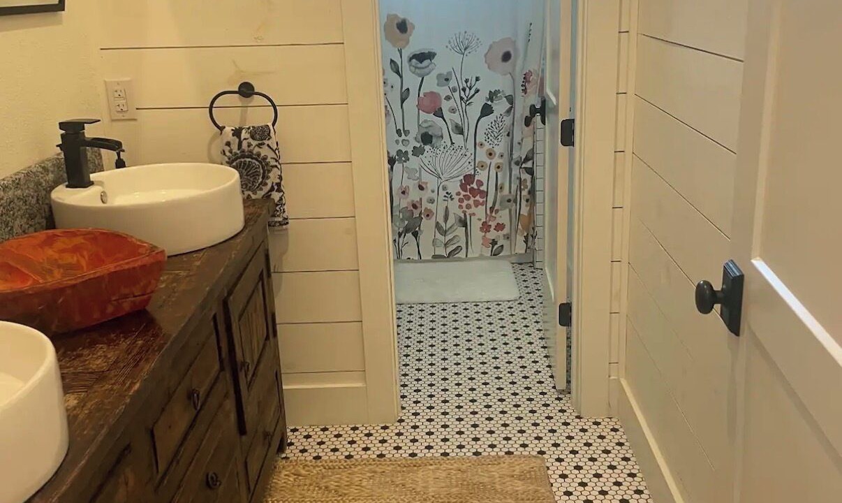 Photo of Bathroom in Sealy