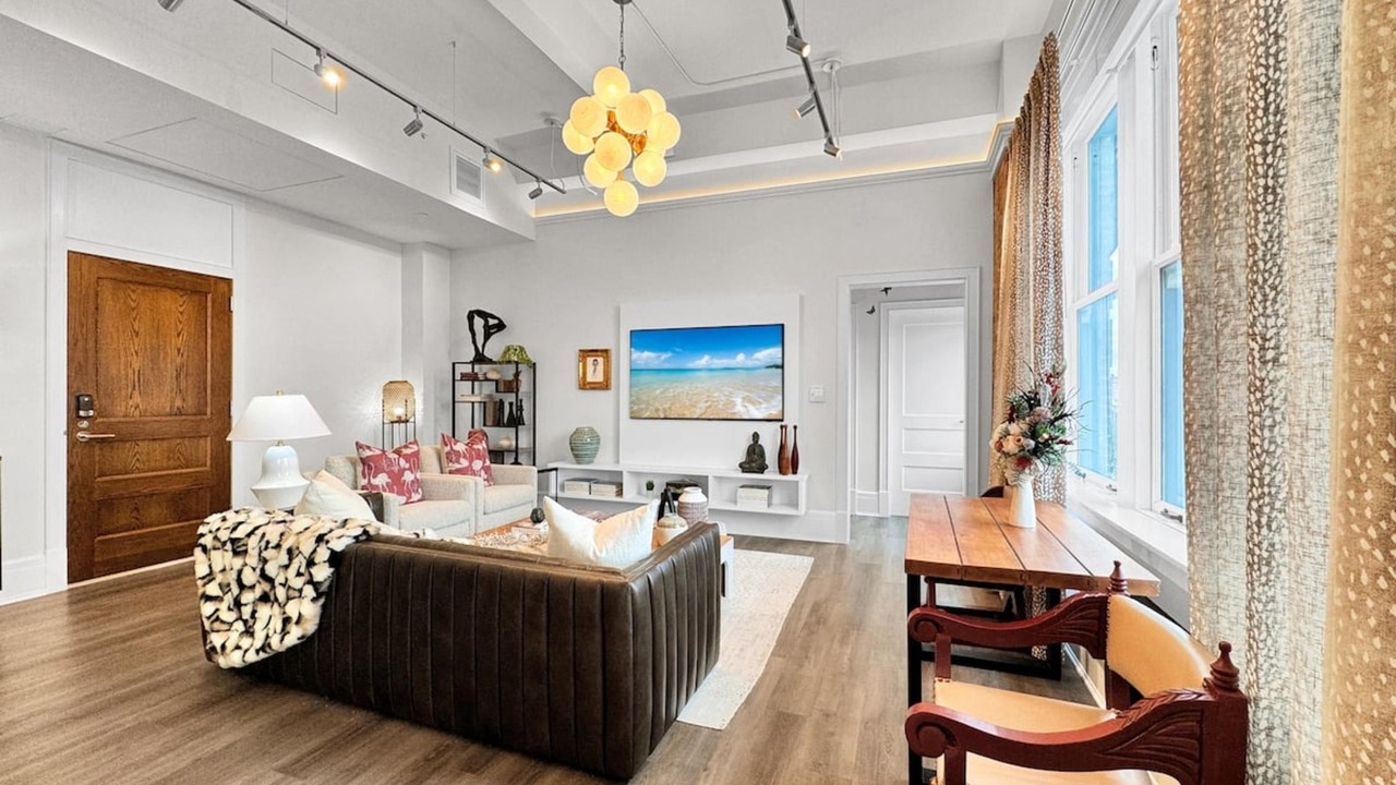 Photo of Livingroom in Downtown