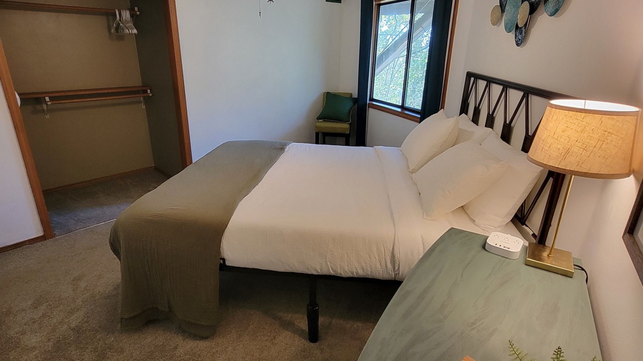 Photo of Bedroom in Saddlebrooke