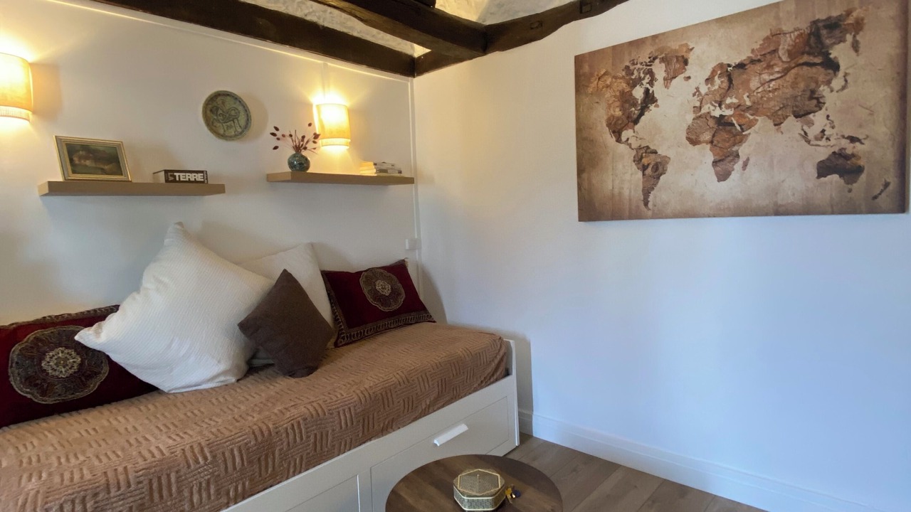 Photo of Livingroom in Quartier de la Folie-Mericourt