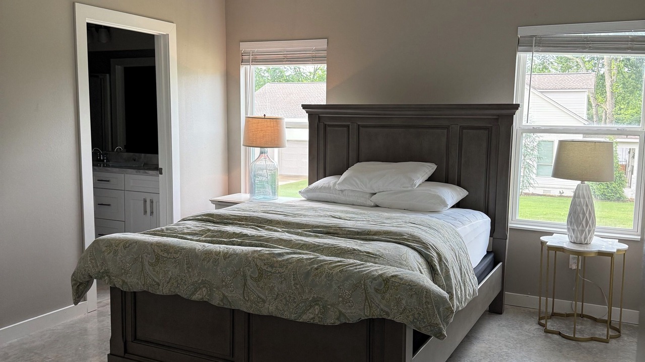 Photo of Bedroom in Benton