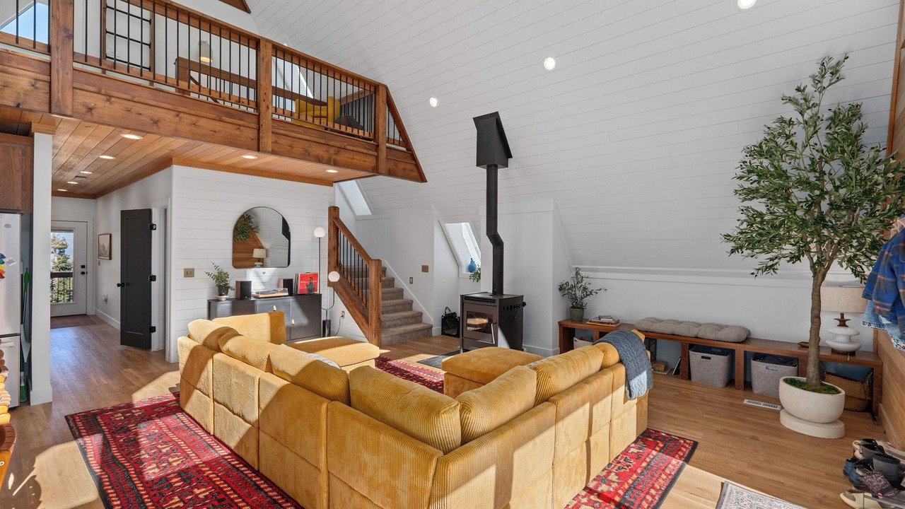 Photo of Livingroom in Mount Pleasant