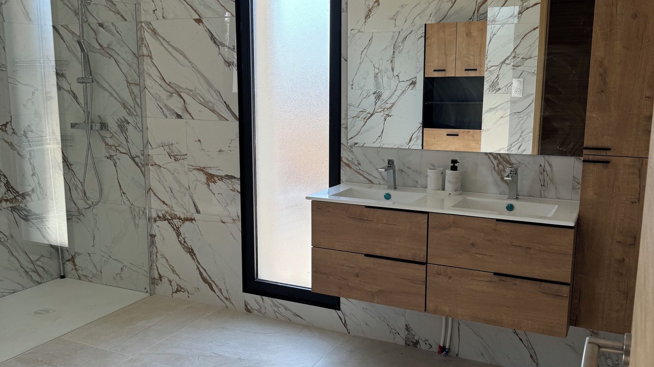 Photo of Bathroom in Violes