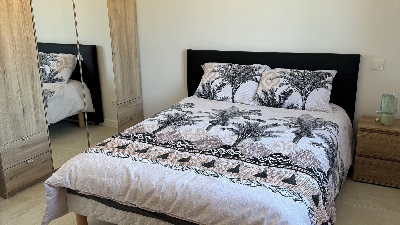 Photo of Bedroom in Violes