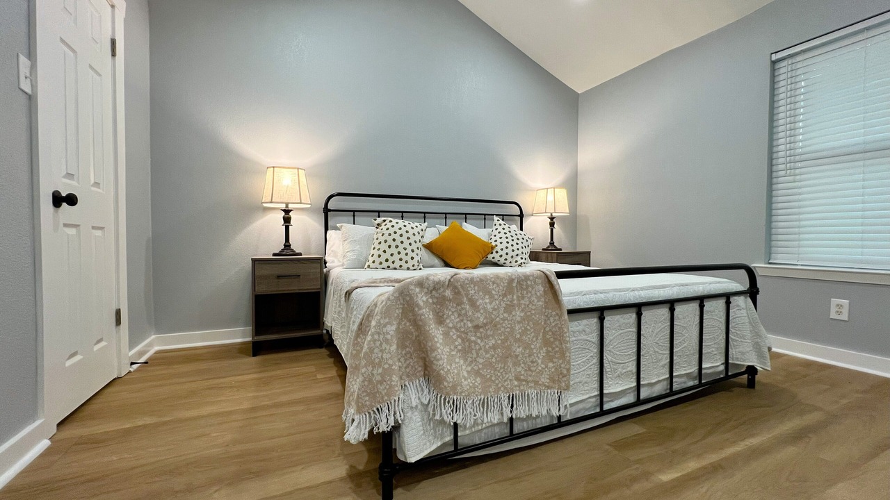 Photo of Bedroom in Hewitt