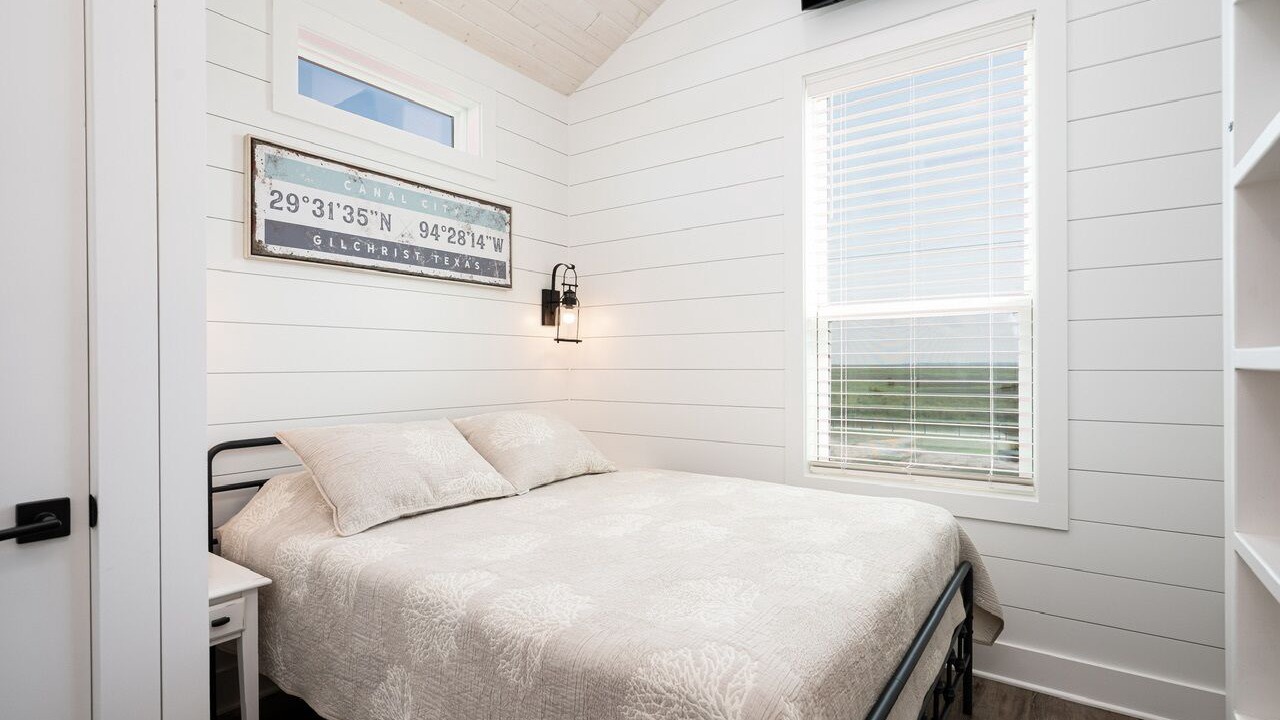 Photo of Bedroom in Port Bolivar