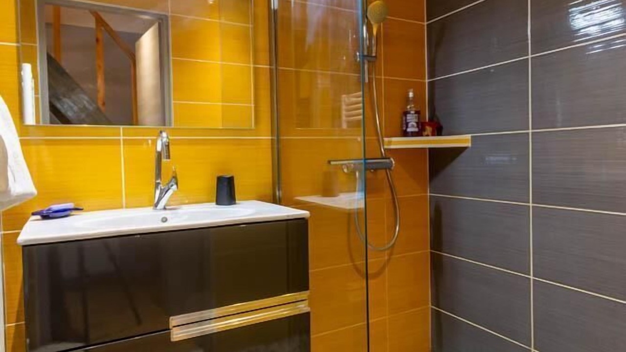 Photo of Bathroom in Ecole