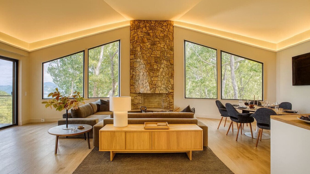 Photo of Livingroom in Hiawassee