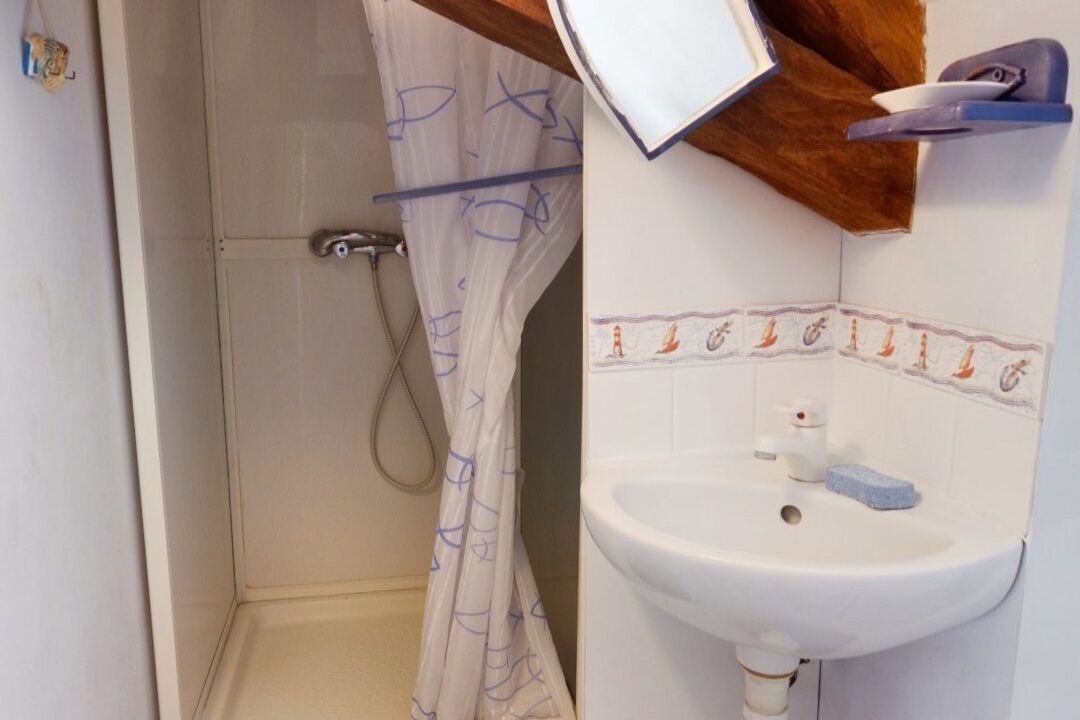 Photo of Bathroom in Longue-Jumelles