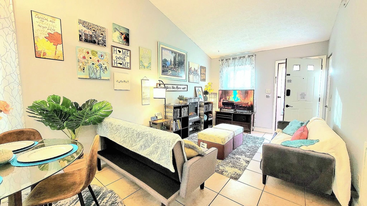 Photo of Livingroom in Northeast Raleigh