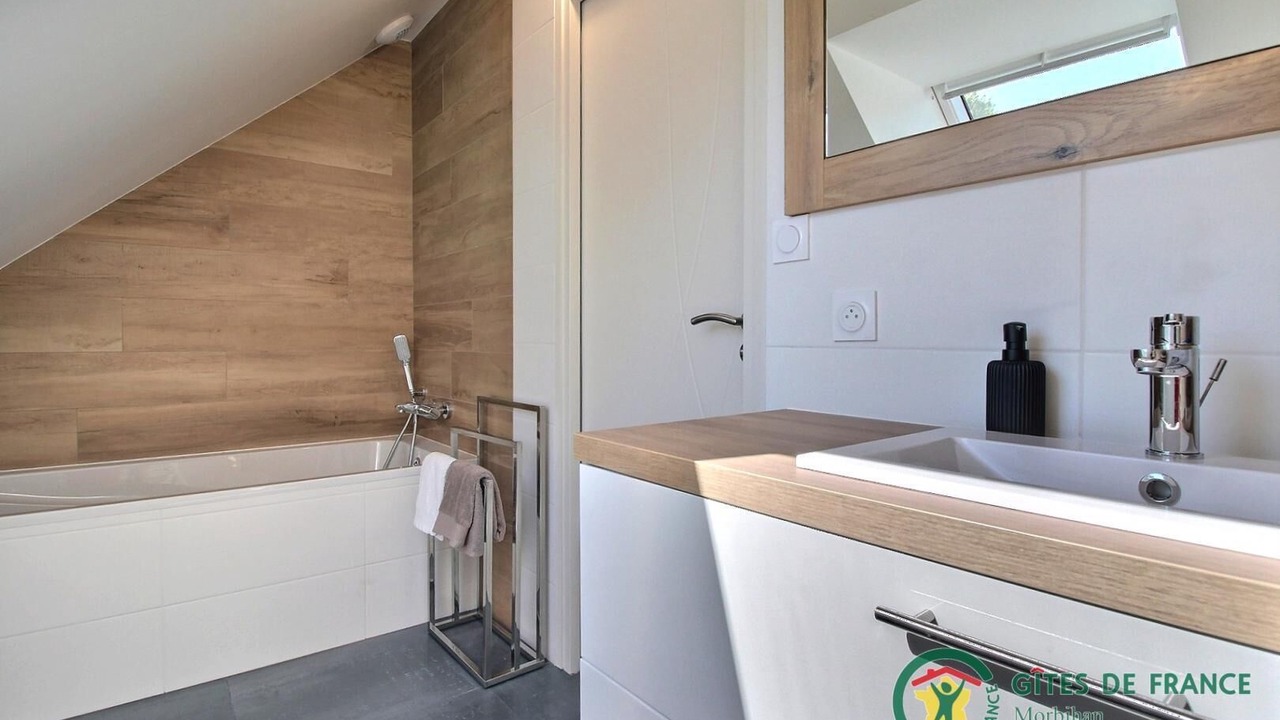 Photo of Bathroom in Saint-Aignan