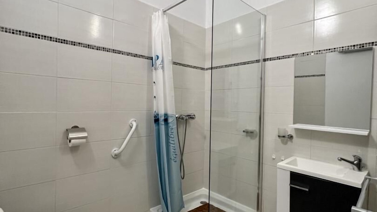 Photo of Bathroom in Roquefort-des-Corbieres