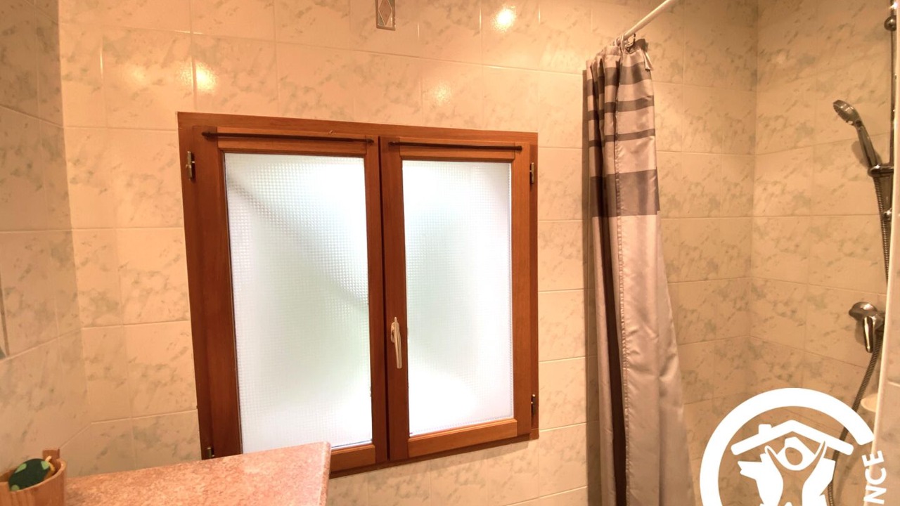 Photo of Bathroom in Gardie