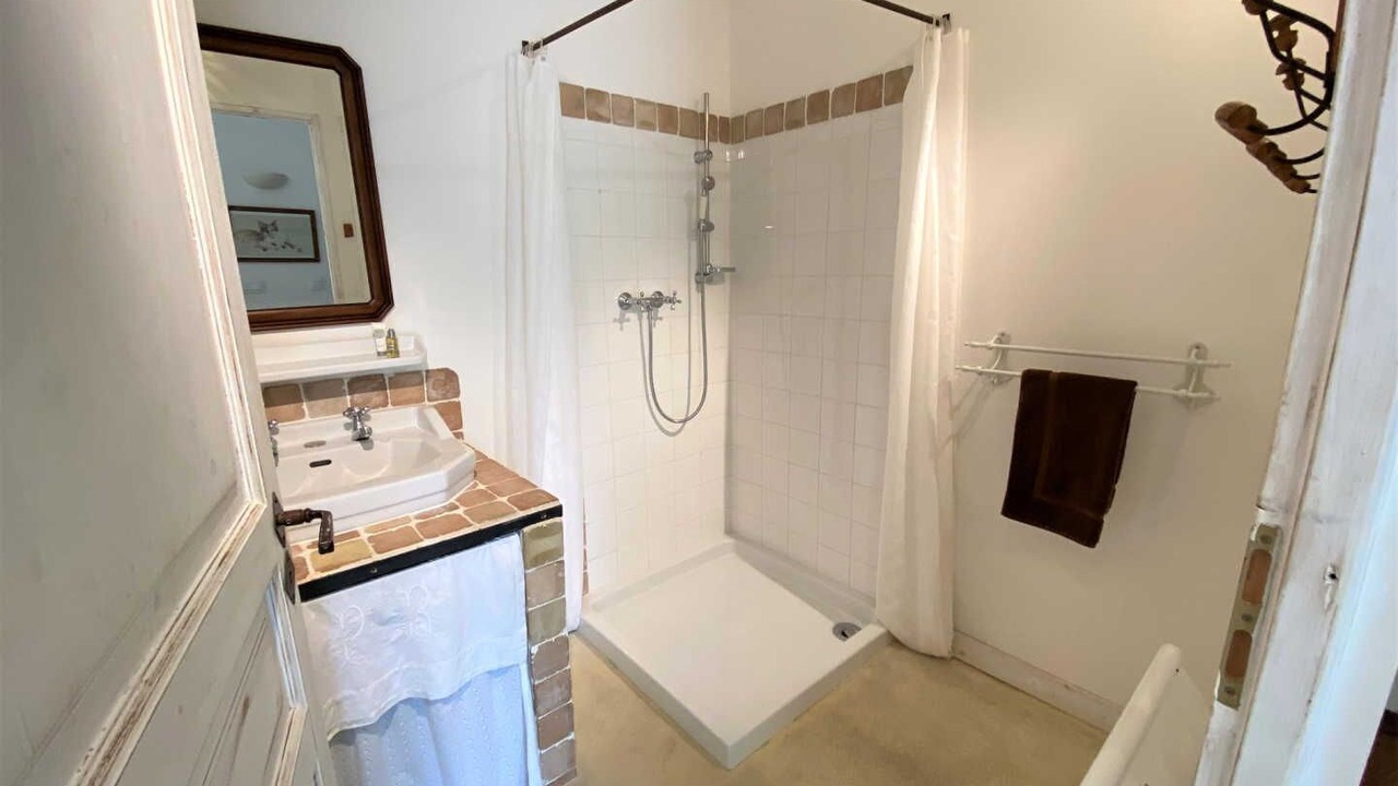 Photo of Bathroom in Argeliers