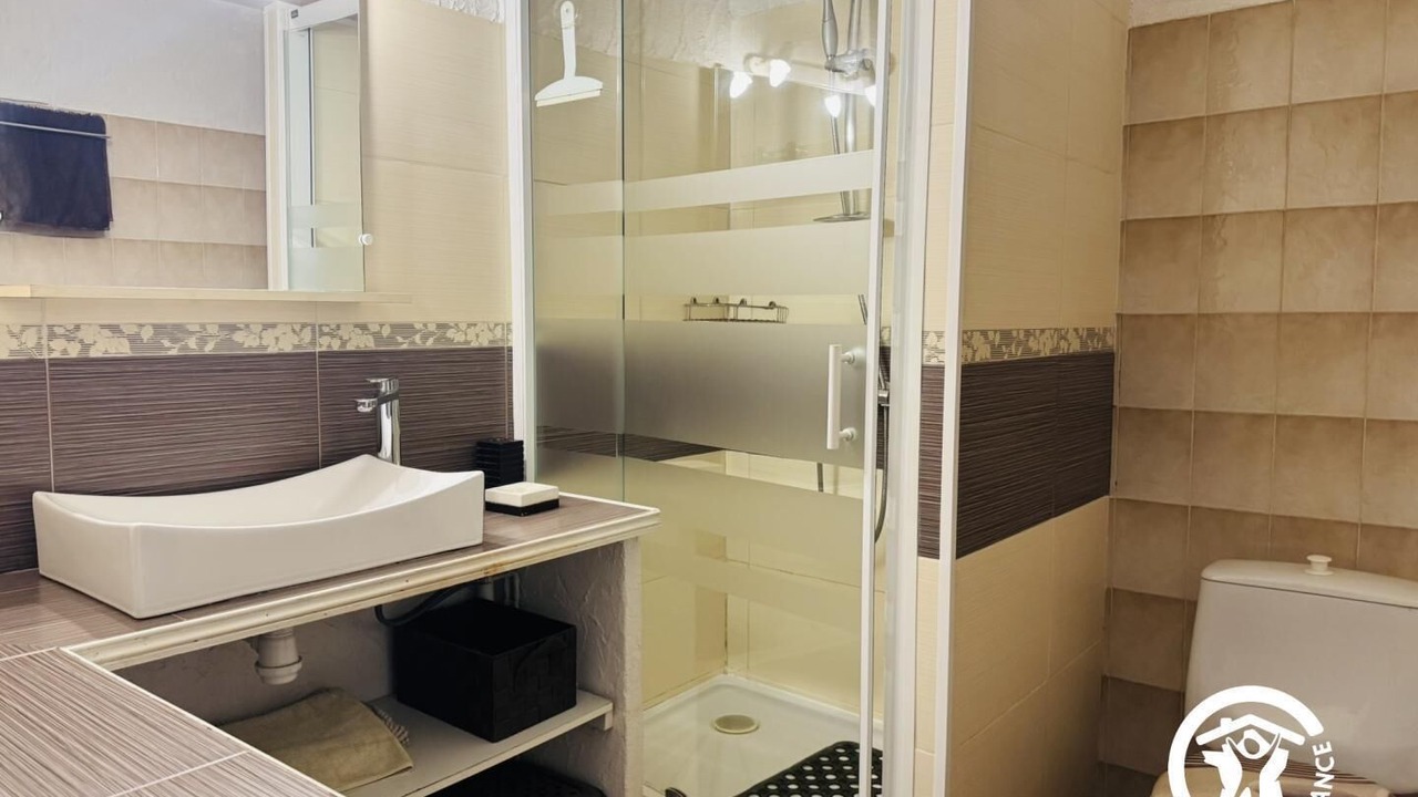Photo of Bathroom in Thezan-des-Corbieres