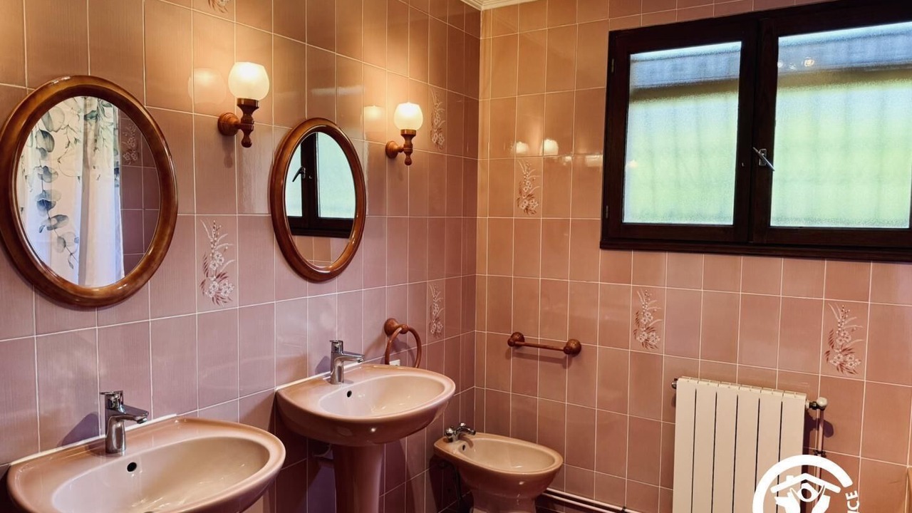 Photo of Bathroom in Montolieu
