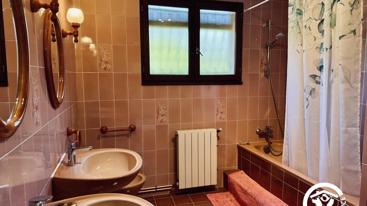 Photo of Bathroom in Montolieu