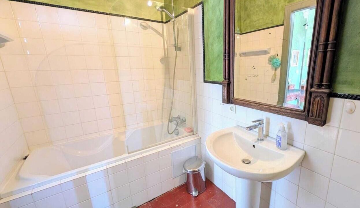 Photo of Bathroom in Saint-Andre-de-Sangonis