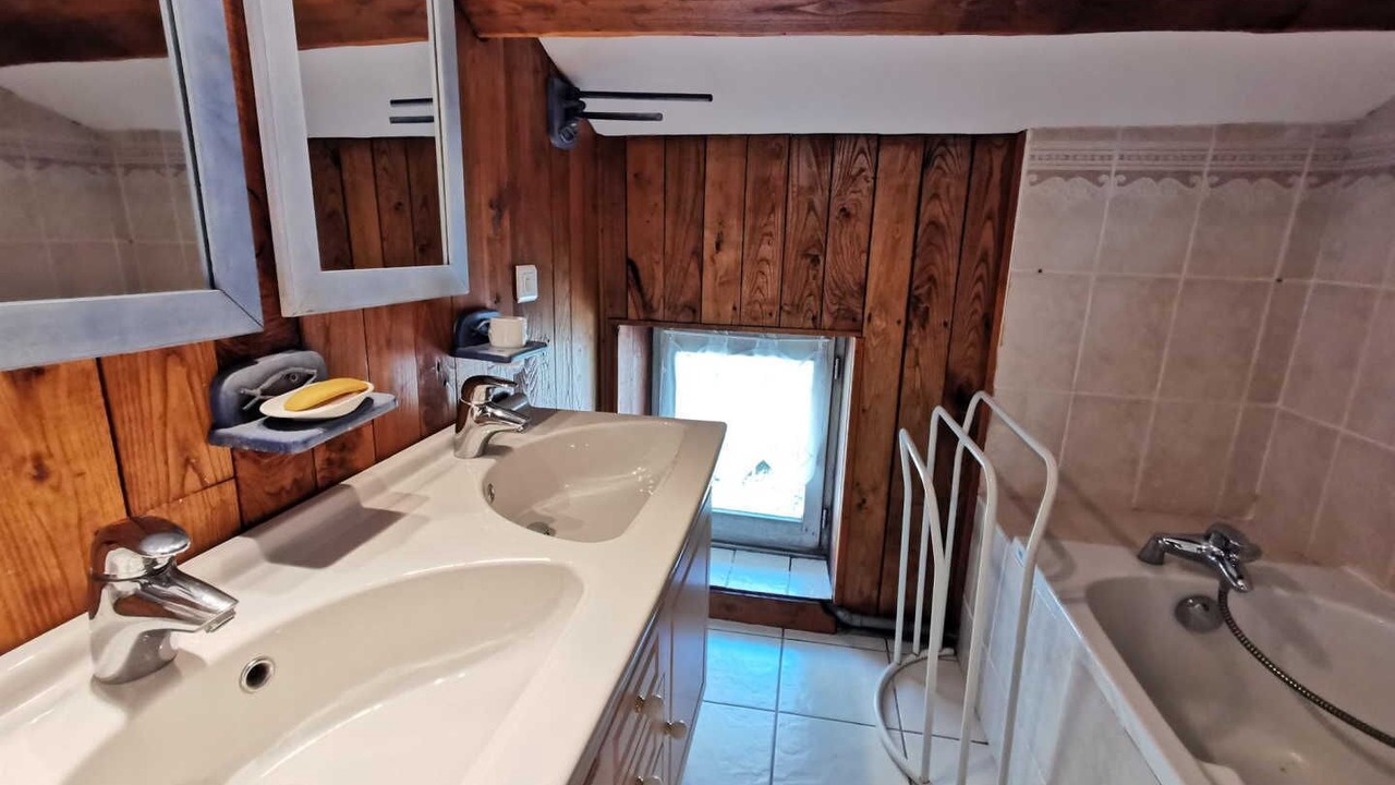 Photo of Bathroom in Courniou