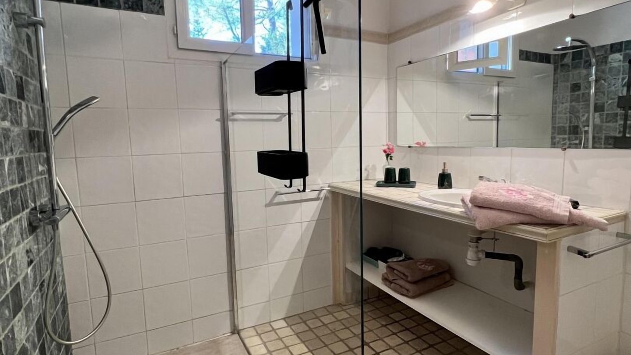 Photo of Bathroom in Puicheric