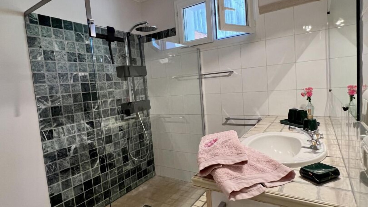 Photo of Bathroom in Puicheric