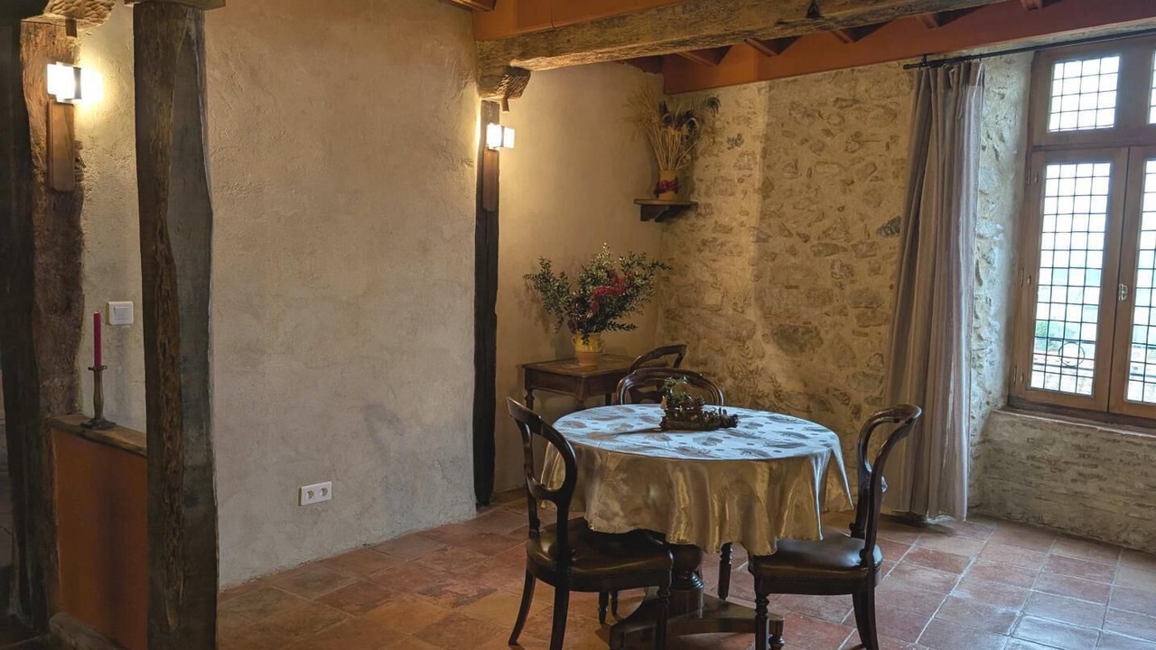 Photo of Others in Issel