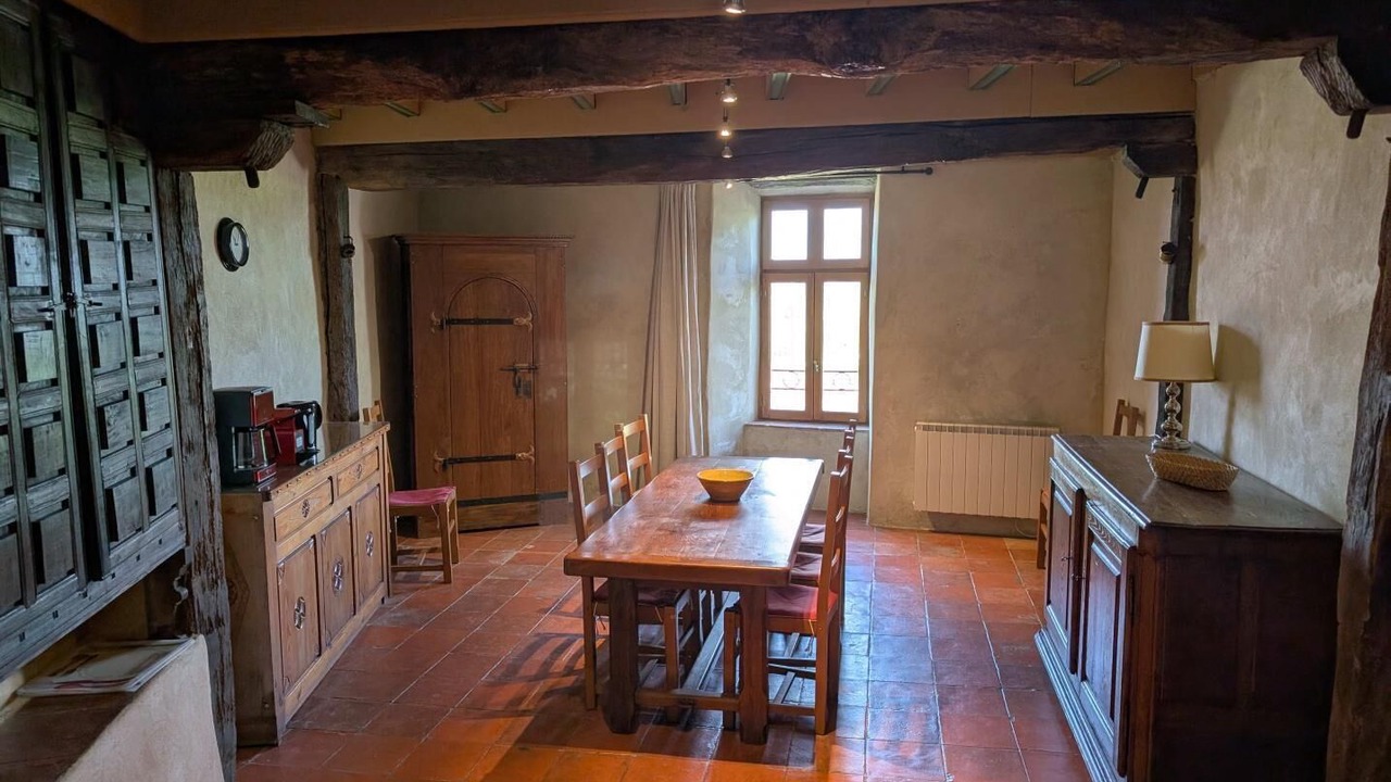 Photo of Others in Issel