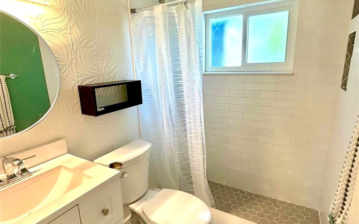 Photo of Bathroom in Oakland Park