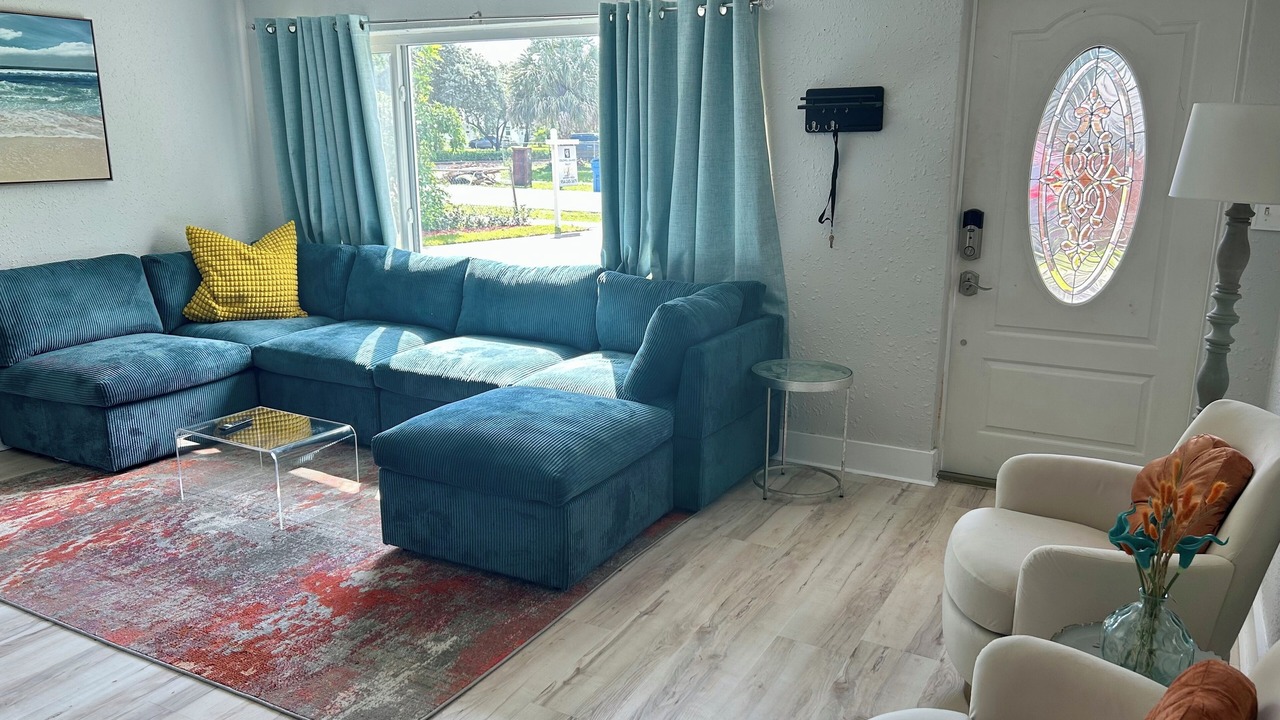 Photo of Livingroom in Oakland Park