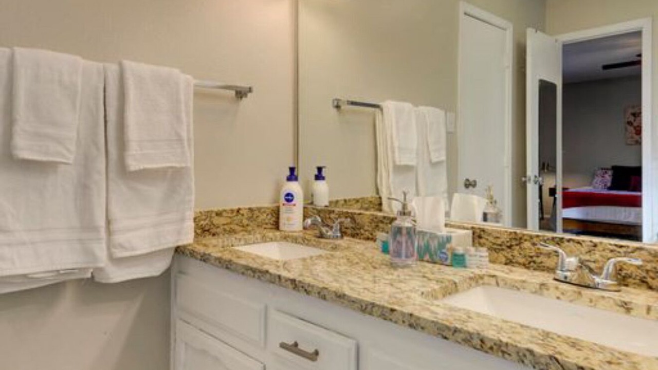 Photo of Bathroom in Glenwood Hills