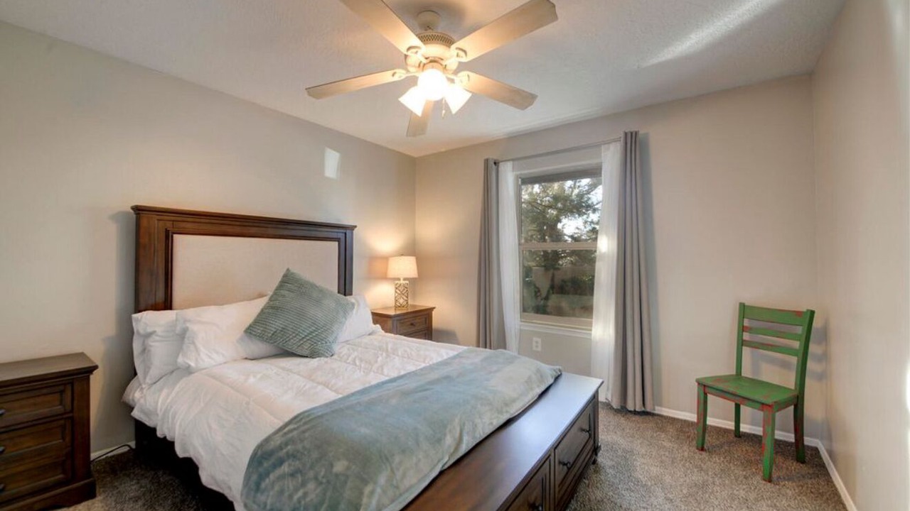 Photo of Bedroom in Glenwood Hills