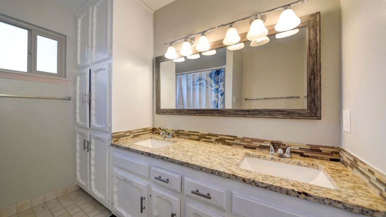 Photo of Bathroom in Glenwood Hills